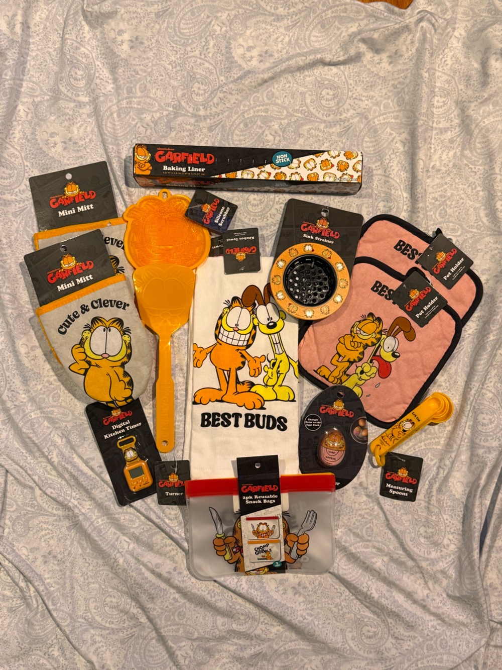 Garfield Kitchen Supplies Bundle Set of 21 Pieces total